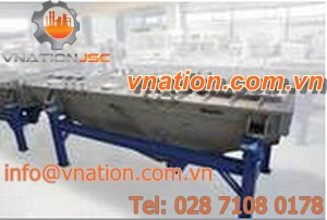 conveyor with unbalanced motor / vibrating / compact / horizontal