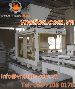 hydraulic press / forming / vibrating / for concrete blocks