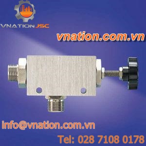 compact back-pressure regulator