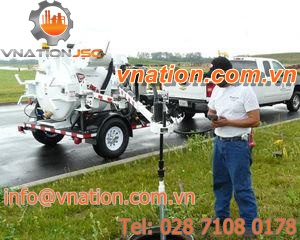 semi-tanker trailer / single-axle / valve maintenance / hydraulic