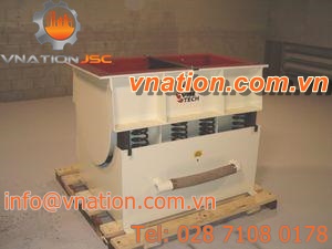 deburring vibratory finishing machine / linear / industrial