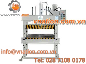 hydraulic press / cutting / workshop