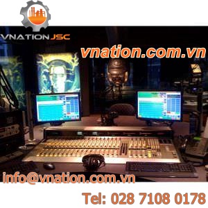 LCD monitor / resistive touch screen / 1920 x 1080 / wall-mount