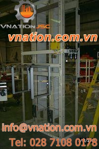 vertical lift / motorized / for cartons / case