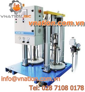 silicone mixer-dispenser / volumetric