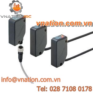 diffuse reflective photoelectric sensor / rectangular / infrared / IP67