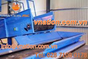 belt conveyor / for the recycling industry / inclined / feeding