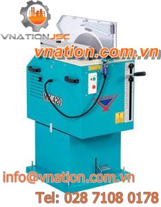 miter saw / wood