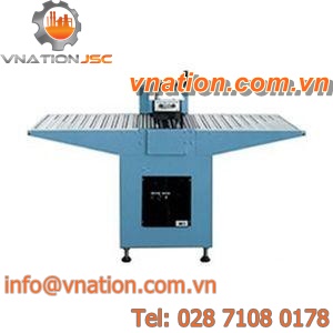 plastic film cutting machine / die / with conveyor / horizontal
