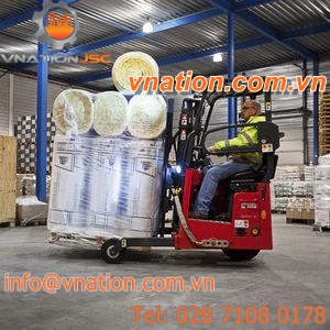 electric forklift / battery-powered / ride-on / handling