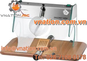 ergonomic workstation / for laboratory