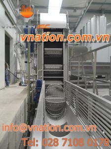 vertical feeder / motorized / food