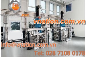 scanning tunneling microscope / laboratory / under ultra-high vacuum / magnetic force