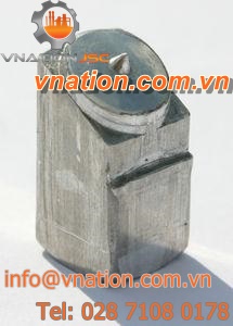 non-threaded stud / steel / square