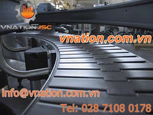chain conveyor / for boxes / horizontal / transport