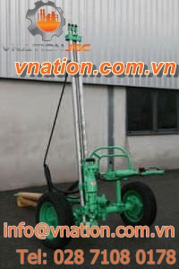 horizontal drilling rig / wheel-mounted / rotary