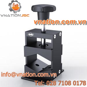 manually-controlled clamp / aluminum