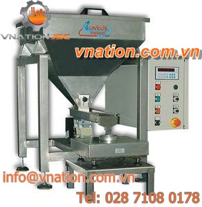 vibratory weighing filler for solids (food products)