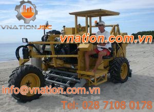 beach cleaning tractor / diesel / 3-wheel / ride-on