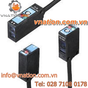 rectangular photoelectric sensor / long-range / with integrated amplifier / waterproof