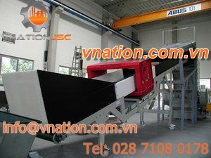 belt conveyor / for the recycling industry / for pallets / for bulk materials