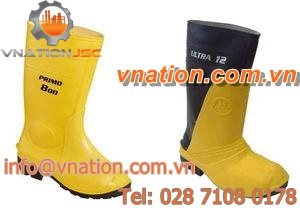 oil-resistant safety boot / for the petroleum industry