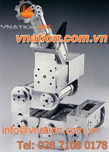 servo-driven manipulator arm