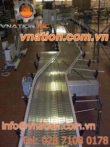 chain conveyor / for cans / belt-driven / accumulation