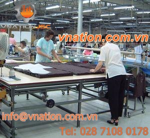 fabric cutting table / needle roller