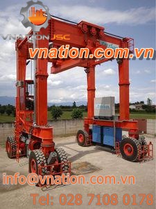 electric straddle carrier