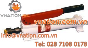 manually-controlled pump / piston / suction / feed