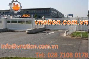 self-supporting sliding gate / motorized / high-speed / aluminum