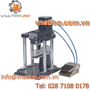 pneumatic punching press / for aluminum profiles
