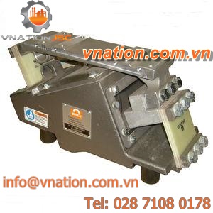 vibrating feeder / electromagnetic / continuous-motion / for solids