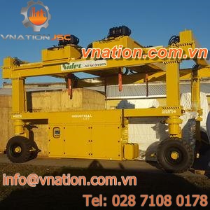 rubber-tired gantry crane / self-propelled / mobile