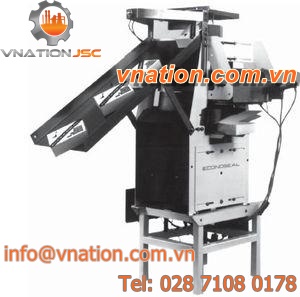 three-flap carton sealer / hot-melt glue