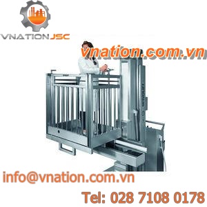 platform lift / vertical / column type / mobile