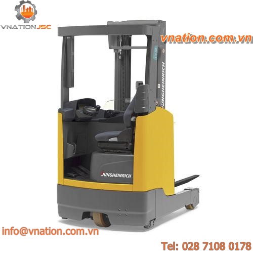 electric reach truck / side-facing seated position / narrow-aisle / for warehouses