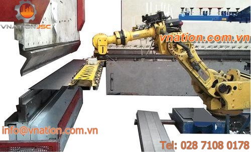 robotic bending cell / for welding applications
