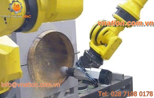 robotic trimming cell / for barrels