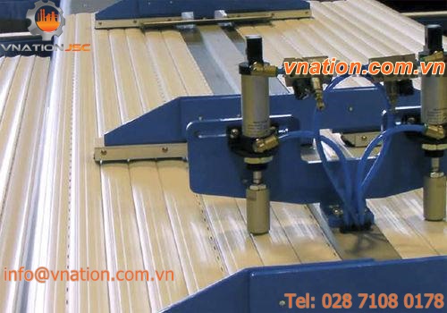 automatic assembly machine / for roller shutter slats / modular