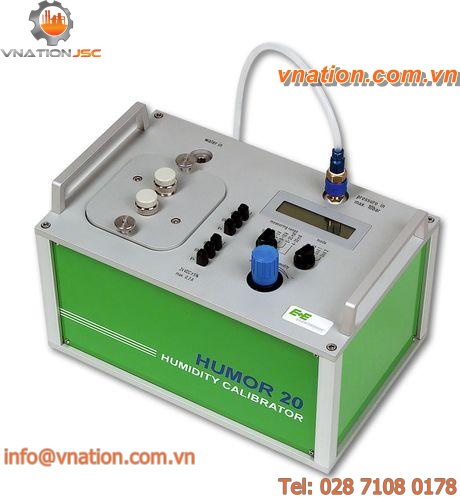 humidity generator with calibration system