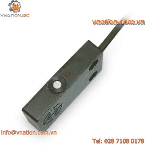 capacitive proximity sensor / rectangular / IP65 / plastic