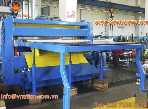 guillotine shear / hydraulic / for metal sheets