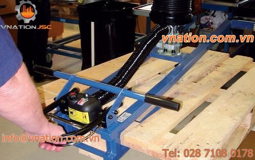 pneumatic manipulator / fork / for sacks / positioning