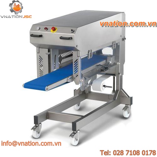 portioning machine with automatic feeder / for the food industry