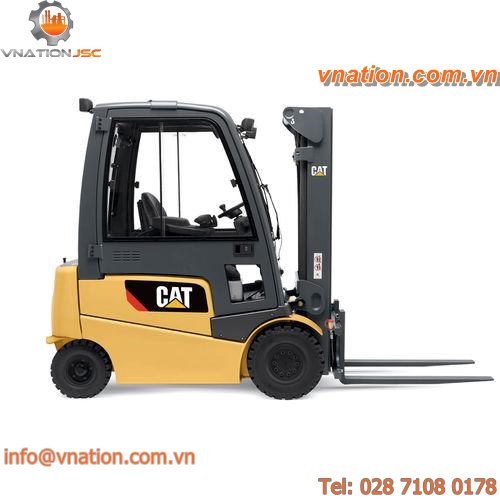 electric forklift / ride-on / pneumatic tire / handling