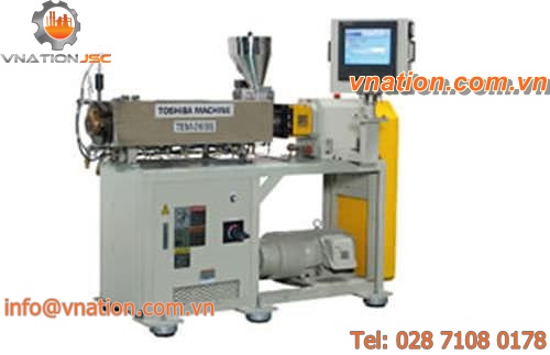 twin-screw extruder / laboratory