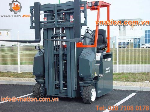 electric forklift / ride-on / exterior / compact