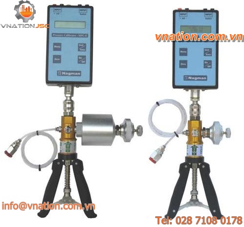 pressure calibrator / hand-held / portable / pneumatic